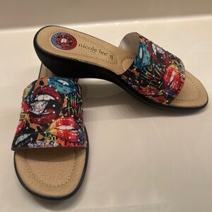 Nicole Lee USA Rhinestone Decor Wedge Slippers Size 8. Vibrant print/rhinestones